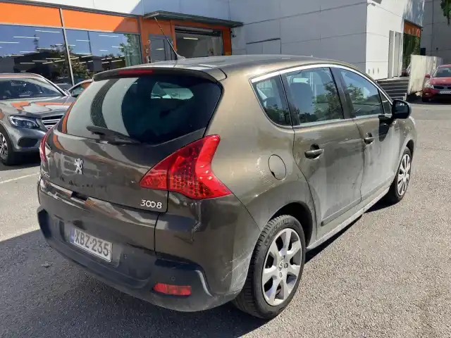 Ruskea Viistoperä, Peugeot 3008 – XBZ-235