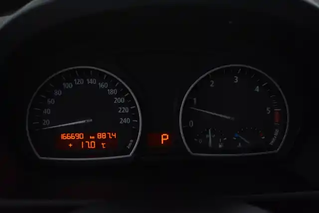 Musta Maastoauto, BMW X3 – XBZ-577