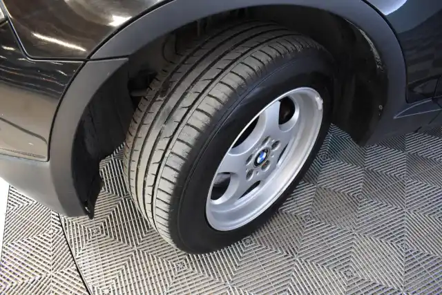 Musta Maastoauto, BMW X3 – XBZ-577