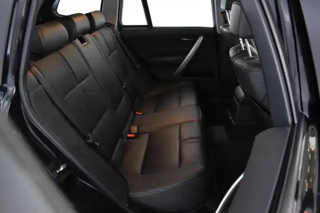 Musta Maastoauto, BMW X3 – XBZ-577