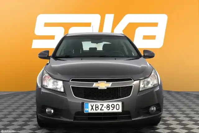 Harmaa Viistoperä, Chevrolet Cruze – XBZ-890