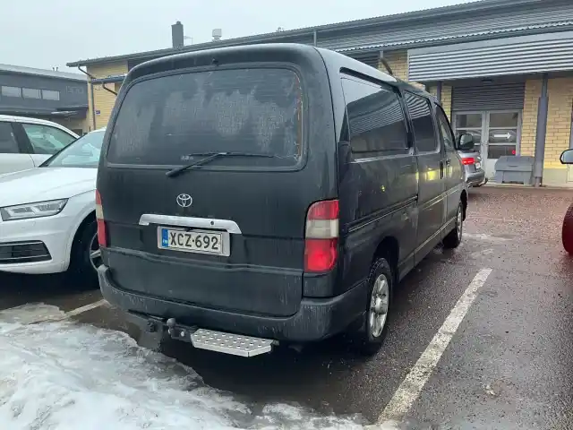 Musta Pakettiauto, Toyota Hiace – XCZ-692