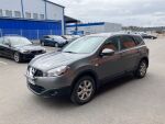 Harmaa Maastoauto, Nissan Qashqai+2 – XCZ-773, kuva 3