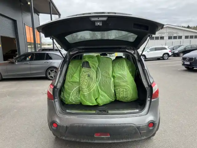 Harmaa Maastoauto, Nissan Qashqai+2 – XCZ-773