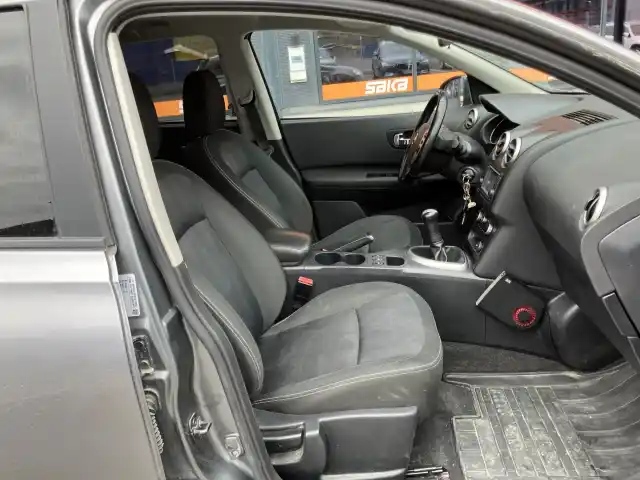 Harmaa Maastoauto, Nissan Qashqai+2 – XCZ-773