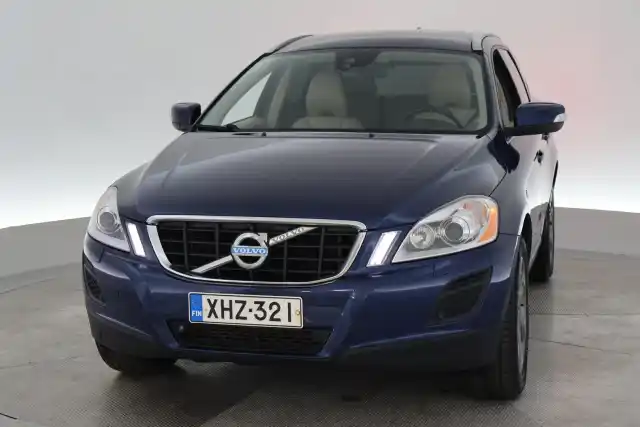 Sininen Maastoauto, Volvo XC60 – XHZ-321