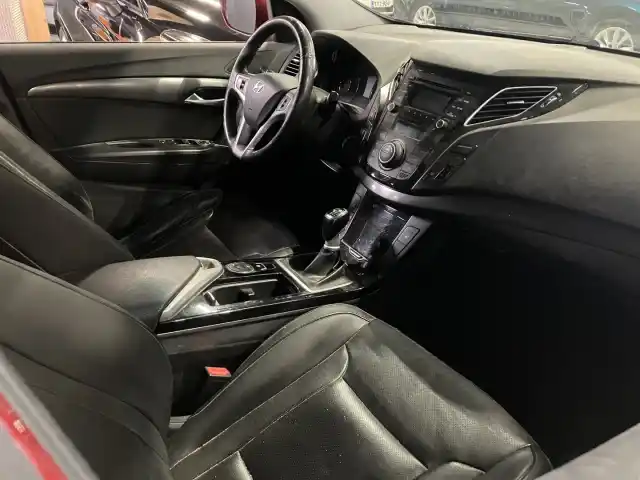 Punainen Farmari, Hyundai i40 – XJZ-246