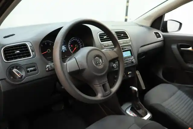 Harmaa Viistoperä, Volkswagen Polo – XKZ-834