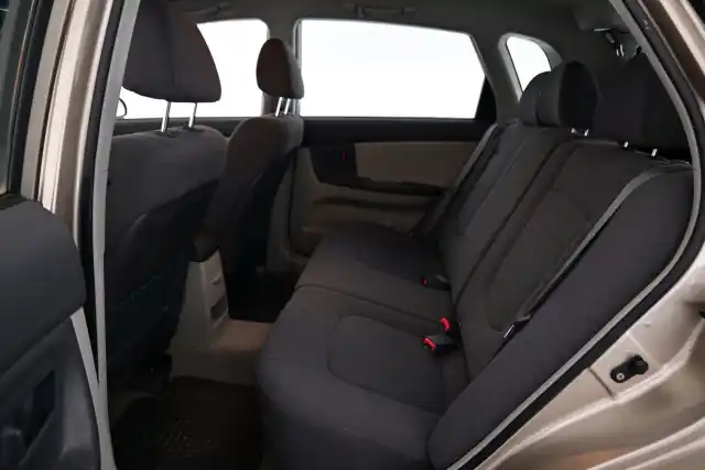 Beige Tila-auto, Kia Cerato – XLI-502