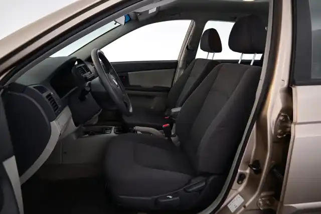 Beige Tila-auto, Kia Cerato – XLI-502