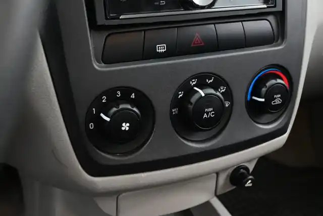 Beige Tila-auto, Kia Cerato – XLI-502