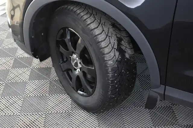 Musta Maastoauto, Audi Q3 – XLZ-645