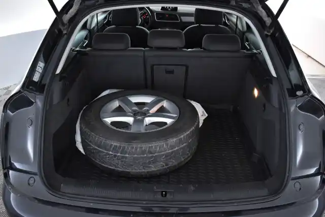 Musta Maastoauto, Audi Q3 – XLZ-645
