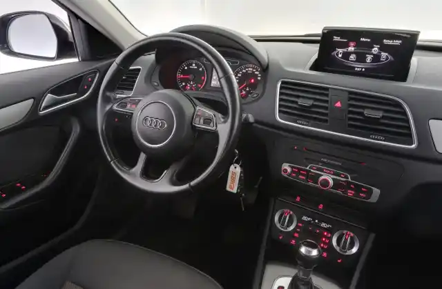 Musta Maastoauto, Audi Q3 – XLZ-645