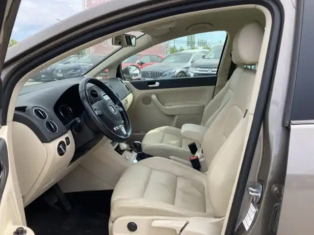 Ruskea (beige) Tila-auto, Volkswagen Golf Plus – XMM-346