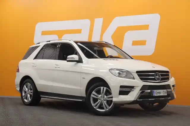 Valkoinen Maastoauto, Mercedes-Benz ML – XMN-125