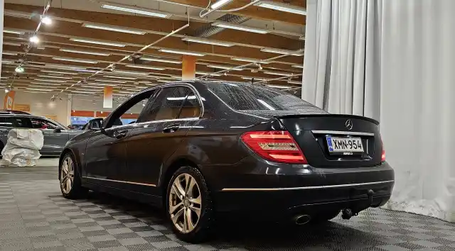  Sedan, Mercedes-Benz C – XMN-954