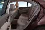 Punainen Sedan, Mercedes-Benz E – XMO-446, kuva 28