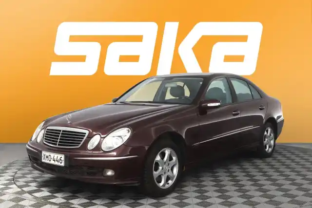 Punainen Sedan, Mercedes-Benz E – XMO-446