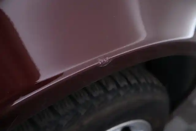 Punainen Sedan, Mercedes-Benz E – XMO-446