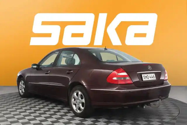 Punainen Sedan, Mercedes-Benz E – XMO-446