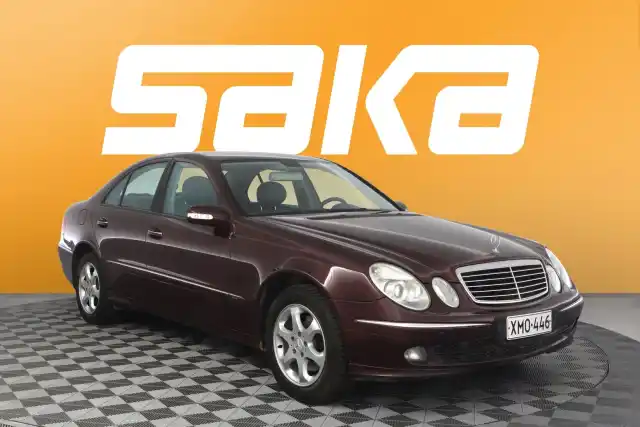Punainen Sedan, Mercedes-Benz E – XMO-446
