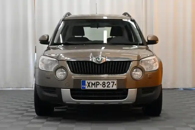 Ruskea Maastoauto, Skoda Yeti – XMP-827