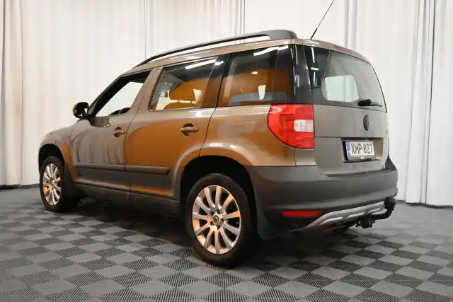 Ruskea Maastoauto, Skoda Yeti – XMP-827