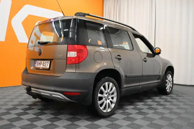 Ruskea Maastoauto, Skoda Yeti – XMP-827