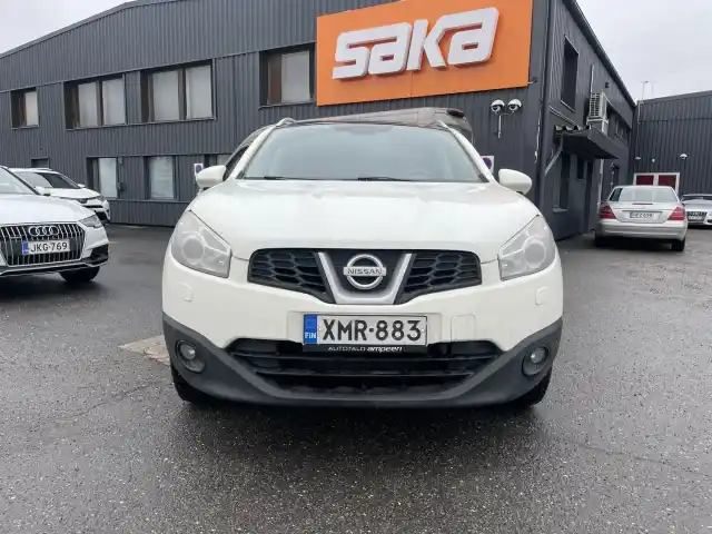 Valkoinen Maastoauto, Nissan Qashqai+2 – XMR-883