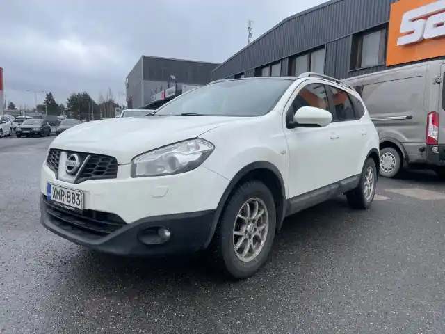 Valkoinen Maastoauto, Nissan Qashqai+2 – XMR-883