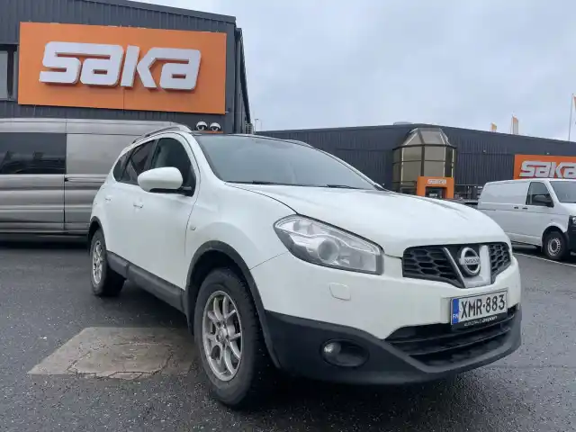 Valkoinen Maastoauto, Nissan Qashqai+2 – XMR-883