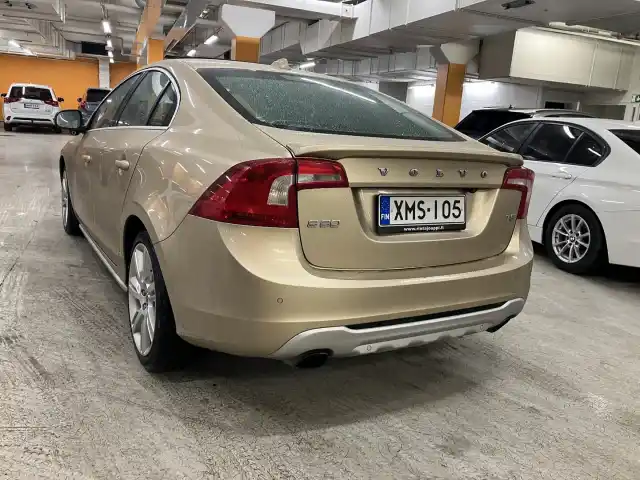 Ruskea (beige) Sedan, Volvo S60 – XMS-105