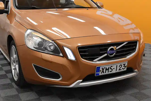 Oranssi Farmari, Volvo V60 – XMS-123