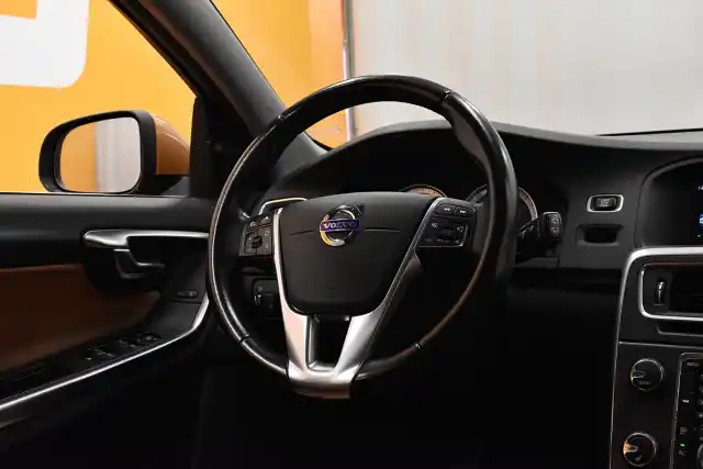 Oranssi Farmari, Volvo V60 – XMS-123