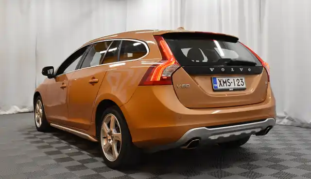 Oranssi Farmari, Volvo V60 – XMS-123