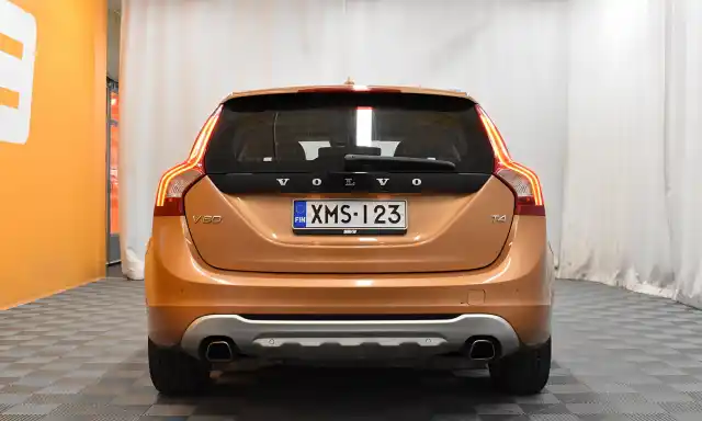 Oranssi Farmari, Volvo V60 – XMS-123