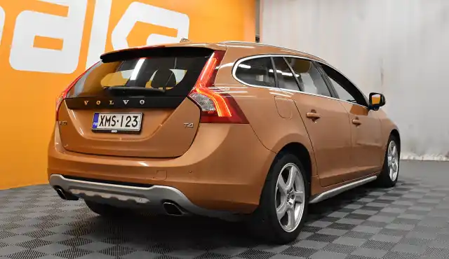 Oranssi Farmari, Volvo V60 – XMS-123