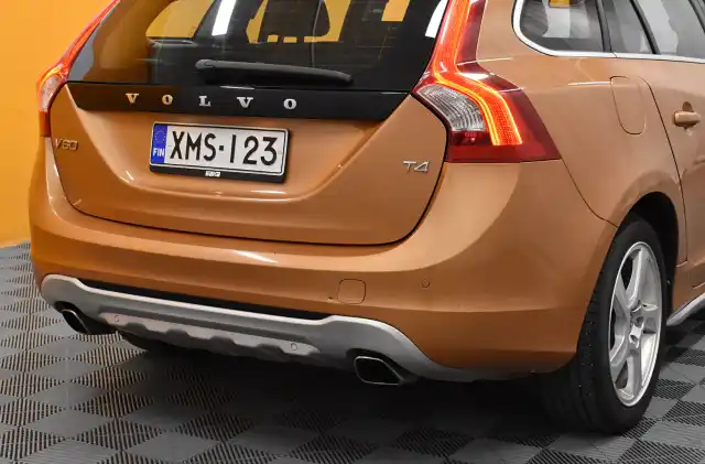 Oranssi Farmari, Volvo V60 – XMS-123