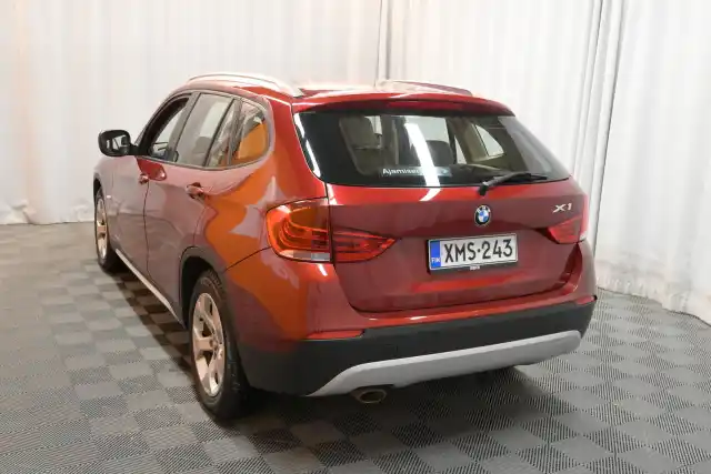 Punainen Maastoauto, BMW X1 – XMS-243