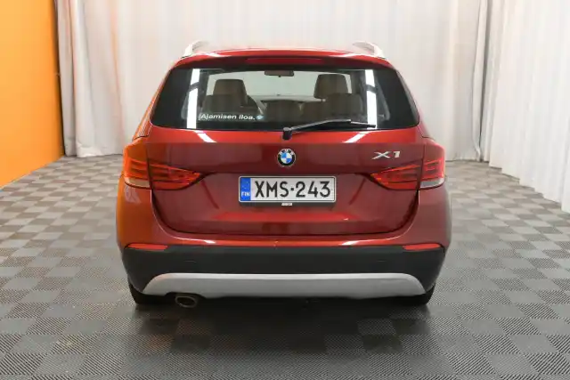 Punainen Maastoauto, BMW X1 – XMS-243