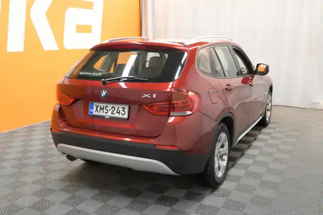 Punainen Maastoauto, BMW X1 – XMS-243