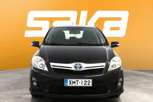 Musta Viistoperä, Toyota Auris – XMT-122