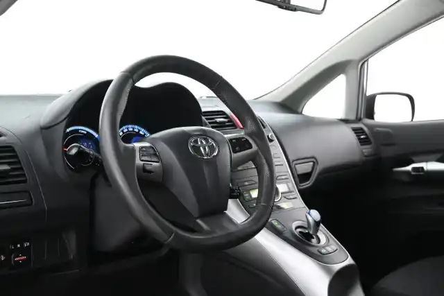 Musta Viistoperä, Toyota Auris – XMT-122