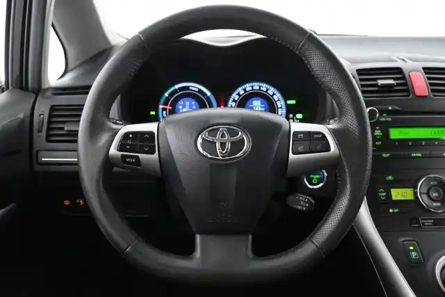 Musta Viistoperä, Toyota Auris – XMT-122