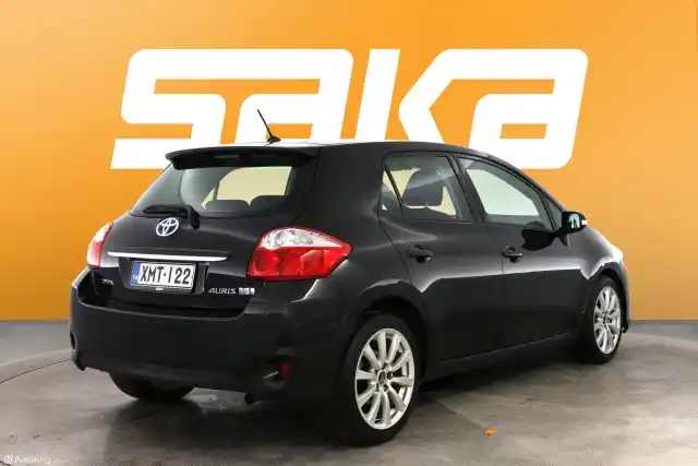 Musta Viistoperä, Toyota Auris – XMT-122