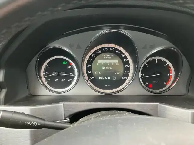 Harmaa Maastoauto, Mercedes-Benz GLK – XMU-409
