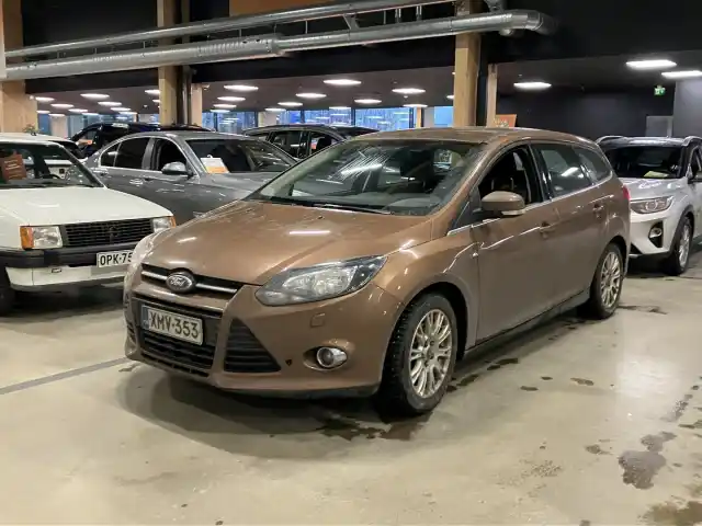 Ruskea Farmari, Ford Focus – XMV-353