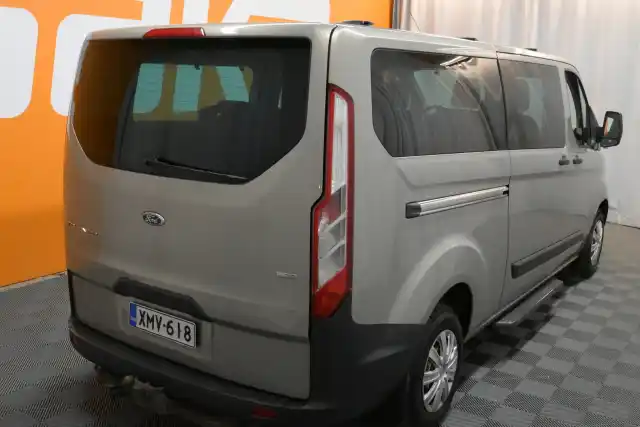 Harmaa Tila-auto, Ford Tourneo Custom – XMV-618