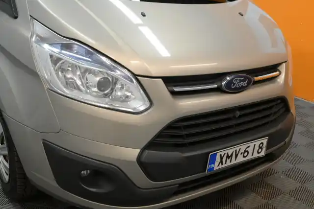 Harmaa Tila-auto, Ford Tourneo Custom – XMV-618